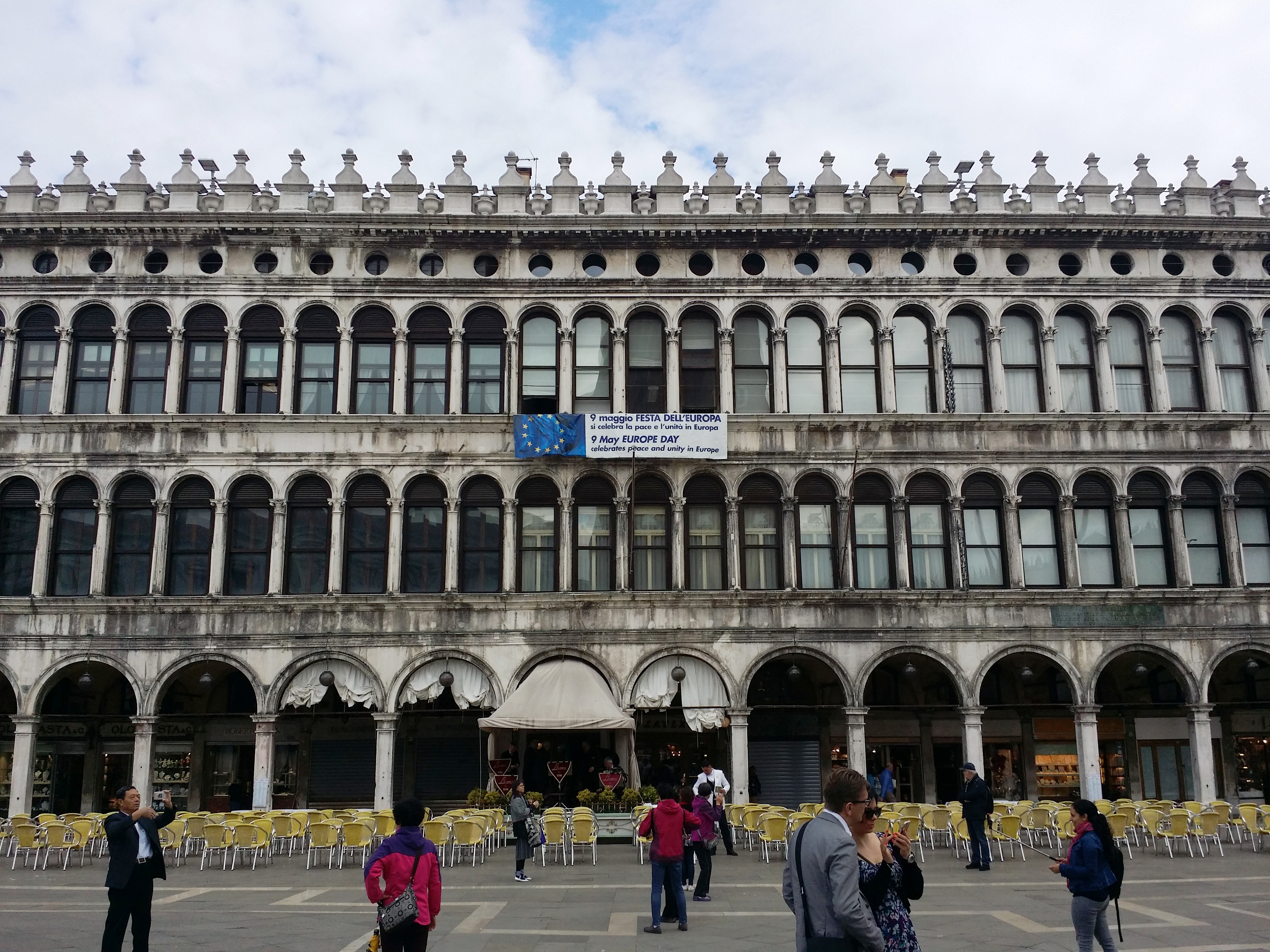 banner esposto in piazza San Marco