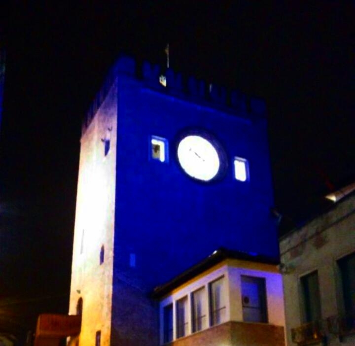 Torre Civica di Mestre illuminata di blu