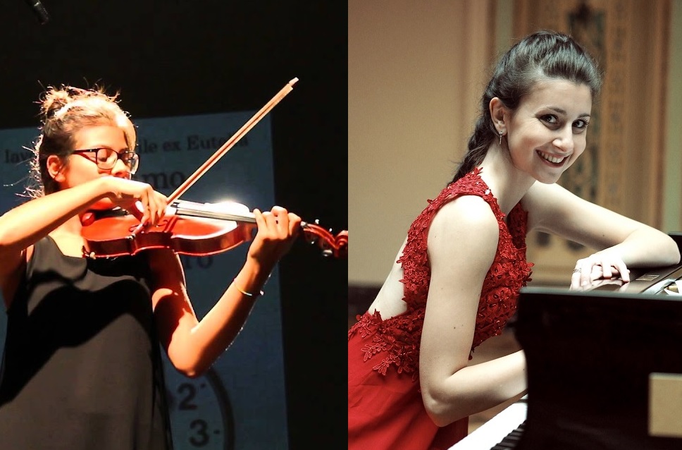 Composizione: a sx una violinista mentre suona, a dx una pianista seduta e appoggiata al suo strumento