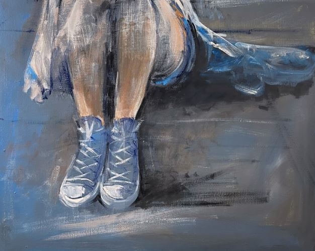 Dipinto che ritrae gambe femminili con ai piedi delle scarpe da ginnastica alte in tela