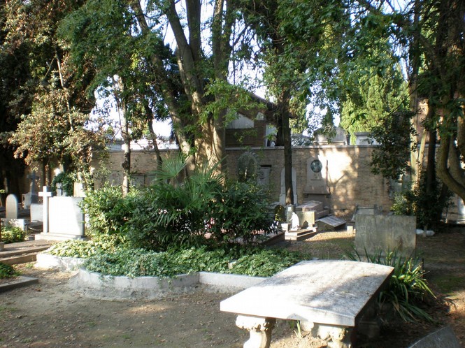 foto interno Cimitero S.Michele (archivio Comune Ve - Veritas)