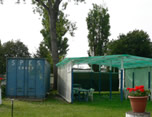 un gazebo realizzato sul verde