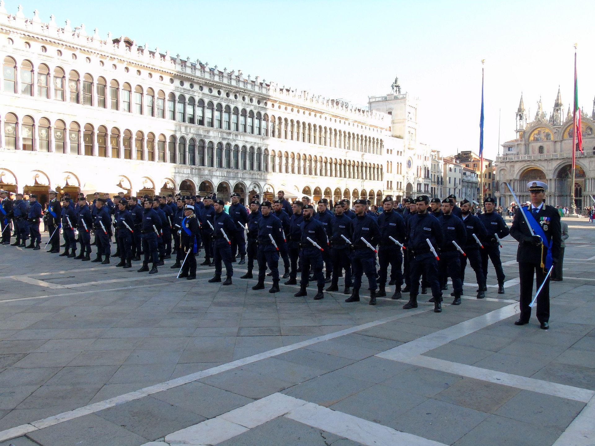 Plotone schierato in Piazza San Marco