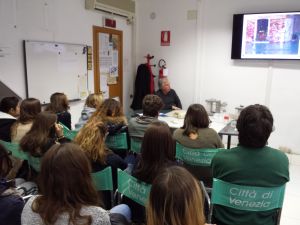 studenti al centro maree