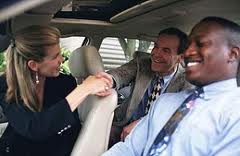 Carpooling ORGANIZZATO: tre persone che condividono il viaggio ma che prima non si conoscevano personalmente