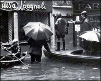 Foto storica della mareggiata a Venezia nel 1966