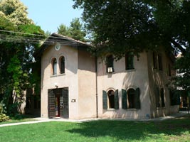 Biblioteca dall'esterno
