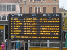 foto display orari linee navigazione a venezia